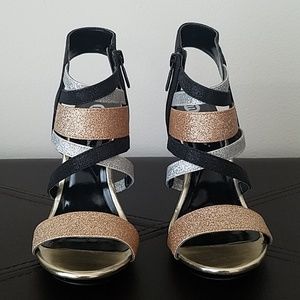 *NEW/NEVER WORN* Multi-metallic strappy heel